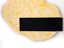 Amorphes Gelb mit schwarzem Rechteck (2025)