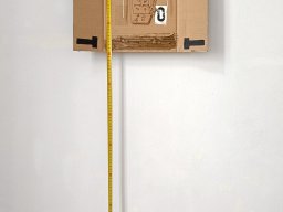 Assemblage mit Apparatur (2026)